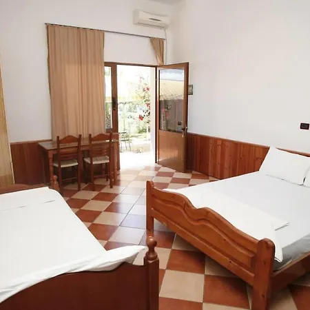 Xhoraj Apartment Radhimë