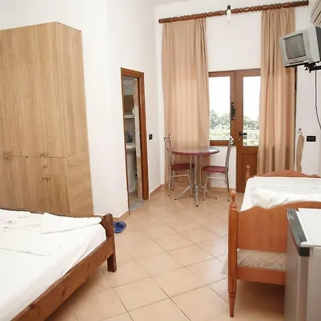Xhoraj Apartment Radhimë
